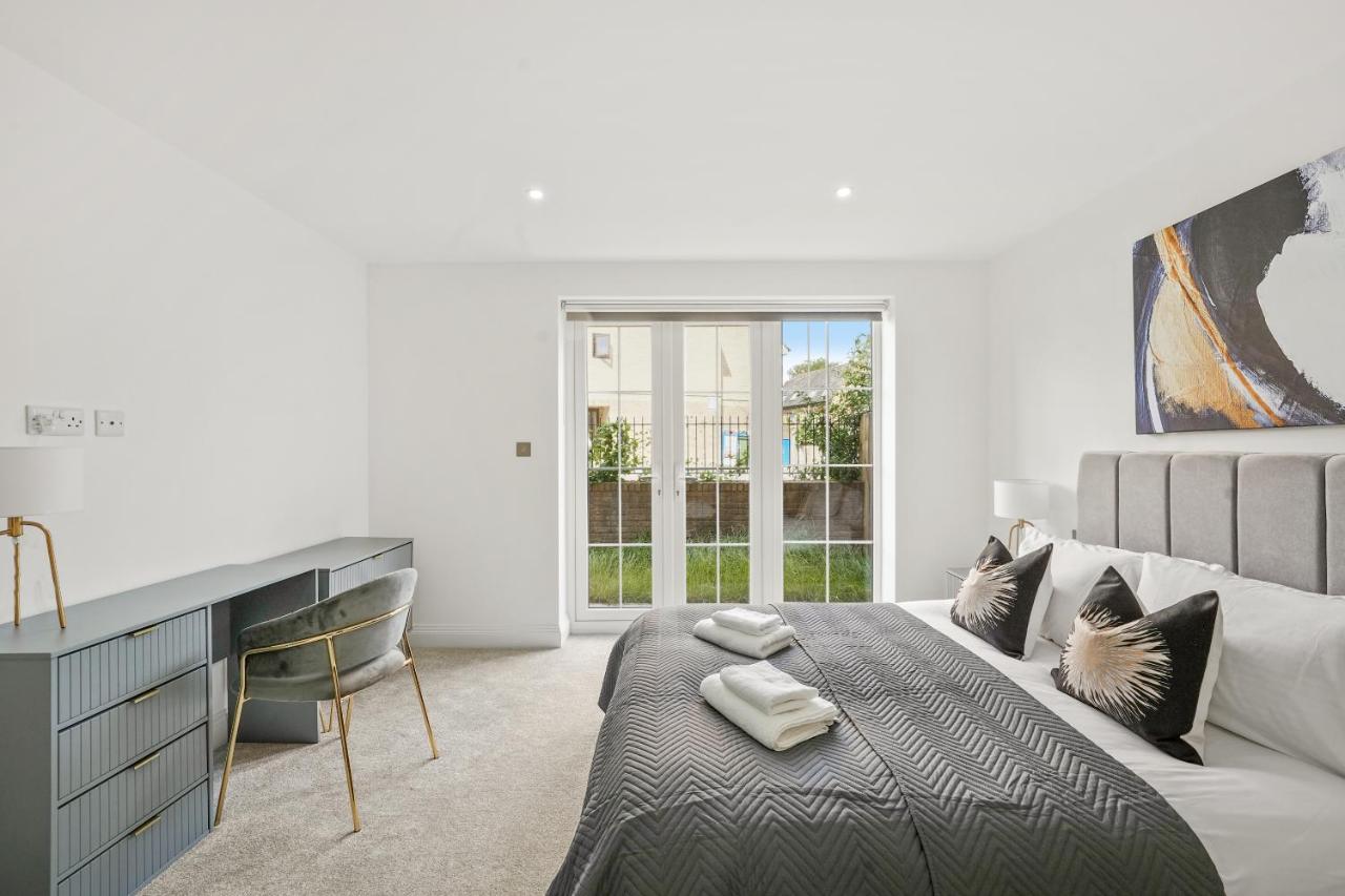 Drake House Apt 3 In Staines - Free Parking - Heathrow - Thorpe Park المظهر الخارجي الصورة