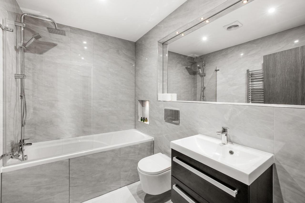 Drake House Apt 3 In Staines - Free Parking - Heathrow - Thorpe Park المظهر الخارجي الصورة