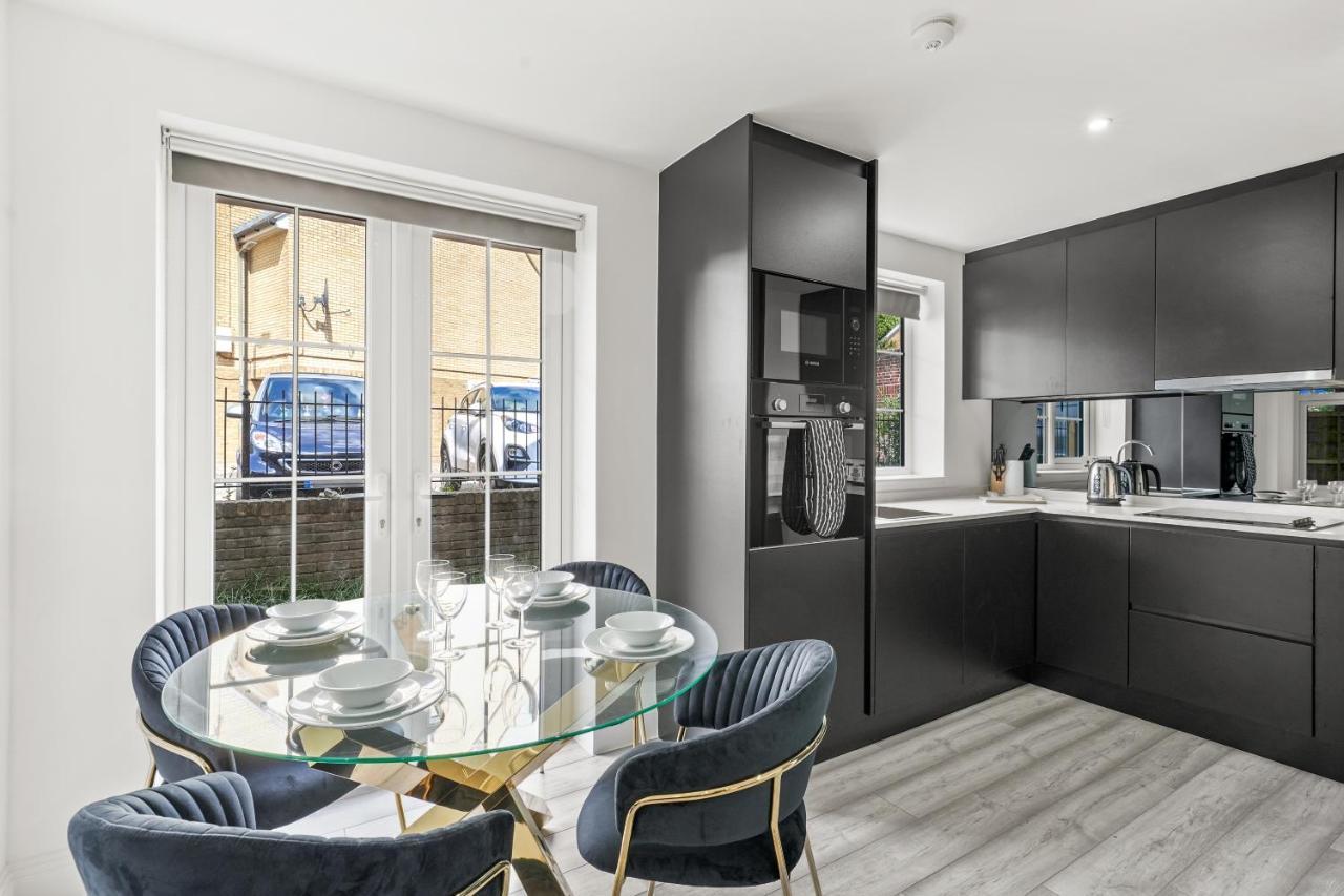 Drake House Apt 3 In Staines - Free Parking - Heathrow - Thorpe Park المظهر الخارجي الصورة