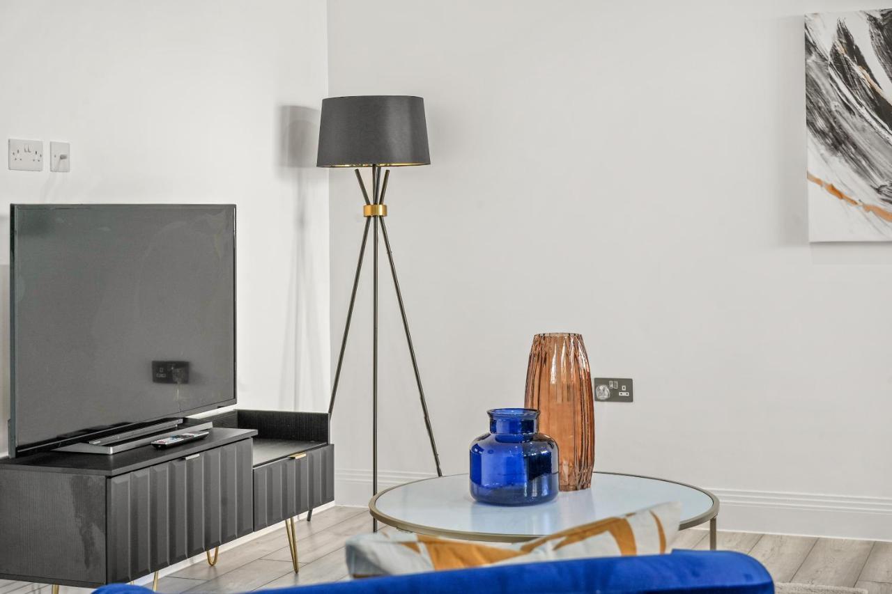 Drake House Apt 3 In Staines - Free Parking - Heathrow - Thorpe Park المظهر الخارجي الصورة
